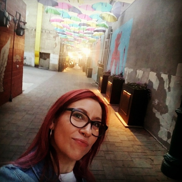 Meet your Posher, Andrea - Picture 3 of 6